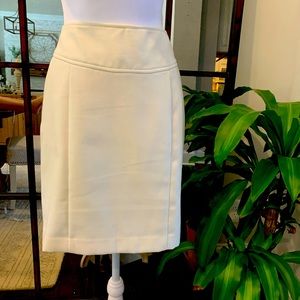 Banana Republic creme colored, straight skirt